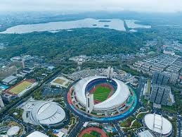 老詹不老！13+13+7准三双+压哨绝杀，湖人险胜背后的孤胆传奇